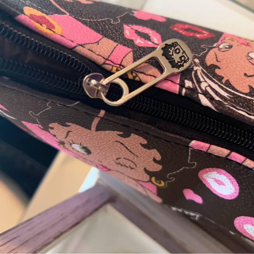 Betty Boop Pink and Black Women's shoulder bag - Picture 3 of 5